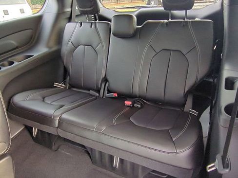 New 2026 Chrysler Pacifica Select image 29
