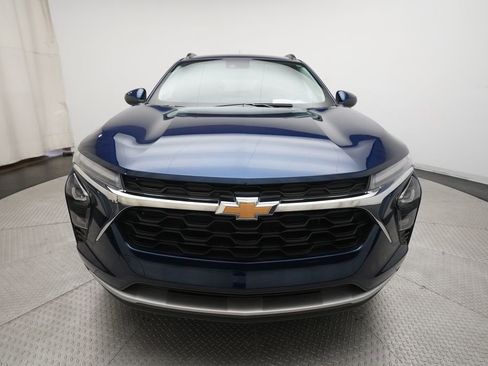 Used 2024 Chevrolet Trax LT w/ Driver Confidence Package FWD image 11