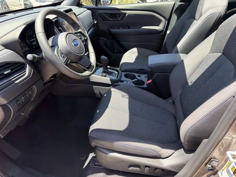 Used 2025 Subaru Forester Premium AWD/4WD image 15