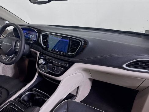 Used 2023 Chrysler Pacifica Limited FWD image 24