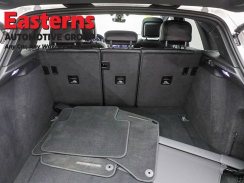 Used 2023 Porsche Macan T w/ Premium Package Plus image 10