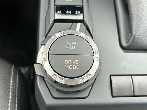 Used 2025 Toyota Tacoma TRD Sport w/ TRD Sport Upgrade Package image 38