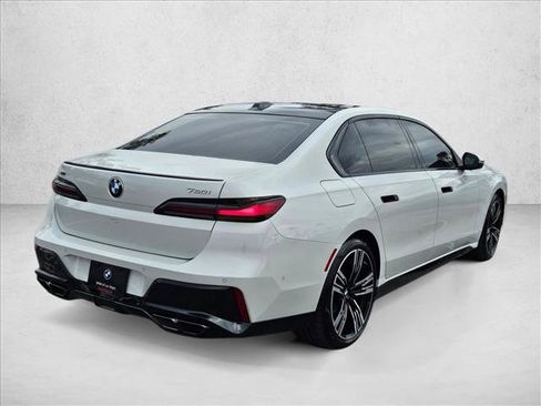 Certified 2025 BMW 760i xDrive AWD/4WD image 5