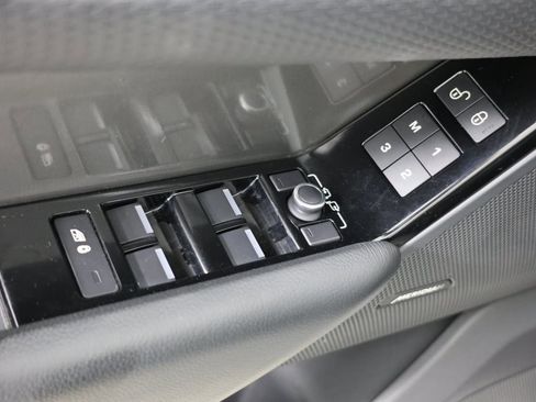 Used 2019 Land Rover Range Rover Velar S image 22