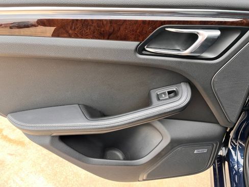 Used 2015 Porsche Macan Turbo image 16