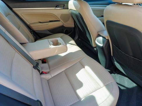 Used 2017 Hyundai Elantra Limited image 20