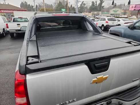 Used 2012 Chevrolet Avalanche LS image 6