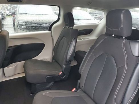 Used 2022 Chrysler Voyager LX FWD image 27