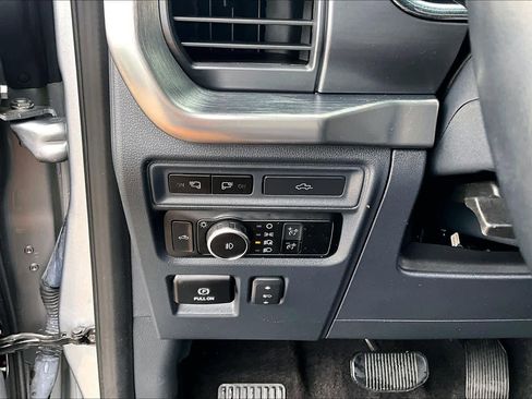 Used 2022 Ford F150 Lariat image 32