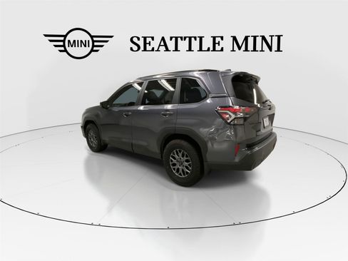 Used 2025 Subaru Forester Touring image 8