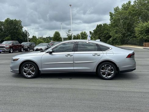 Certified 2023 Honda Accord EX image 24