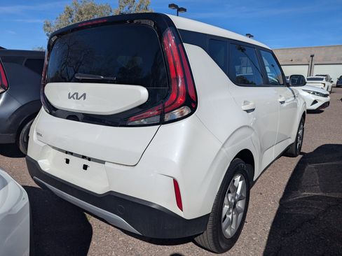 Certified 2025 Kia Soul LX image 3
