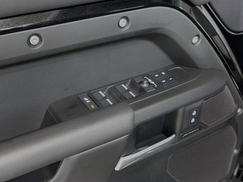 Used 2025 Land Rover Defender 110 S image 18