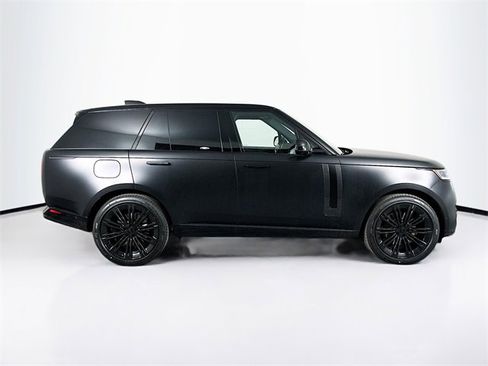 New 2026 Land Rover Range Rover SE image 4