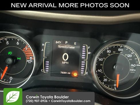 Used 2016 Jeep Cherokee Latitude w/ Cold Weather Group AWD/4WD image 10