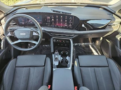 Used 2025 Audi Q5 Premium Plus w/ Premium Plus AWD/4WD image 4