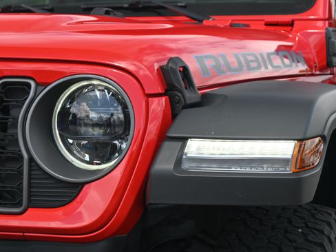 Used 2025 Jeep Wrangler Unlimited Rubicon 4xe w/ Safety Group AWD/4WD image 6