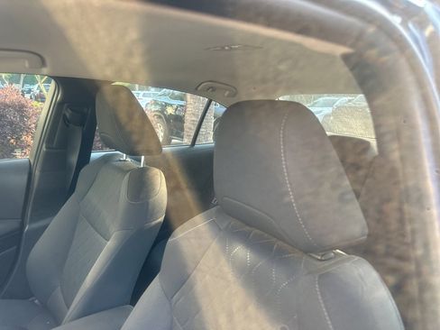 Used 2022 Toyota Corolla LE image 3