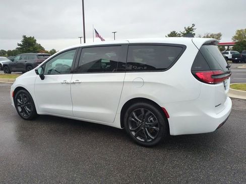 New 2026 Chrysler Pacifica Select image 6