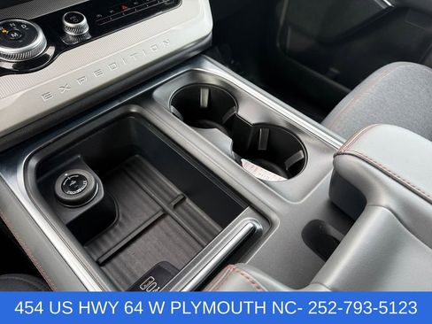 Used 2025 Ford Expedition Max Active AWD/4WD image 23