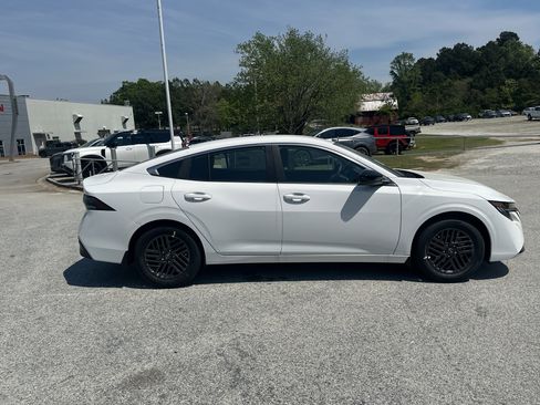 New 2026 Nissan Sentra SV w/ Floor Mat Package FWD image 4