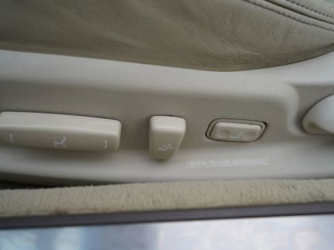 Used 2002 Lexus SC 430 Convertible image 16