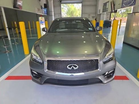 Used 2018 INFINITI Q70 Luxe w/ Sport Package image 6