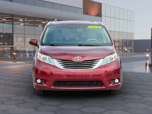 Used 2014 Toyota Sienna XLE image 4