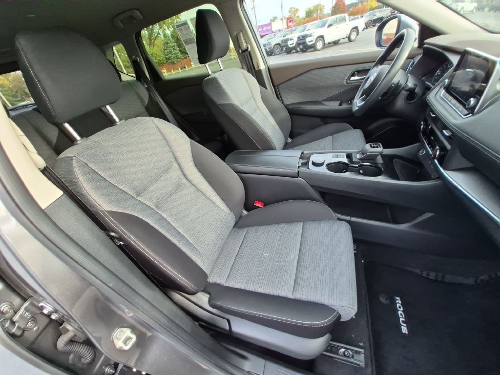Used 2023 Nissan Rogue SV AWD/4WD image 26