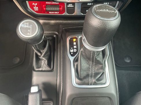 Used 2024 Jeep Gladiator Mojave w/ Convenience Group image 13