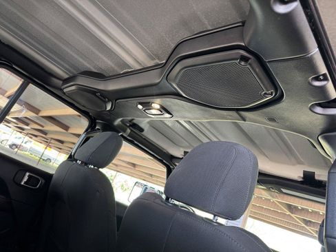 Used 2020 Jeep Gladiator Overland AWD/4WD image 34
