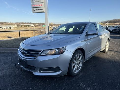 Used 2016 Chevrolet Impala LT w/ Convenience Package image 2