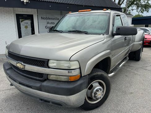 Used 2001 Chevrolet Silverado 3500 LS AWD/4WD image 2