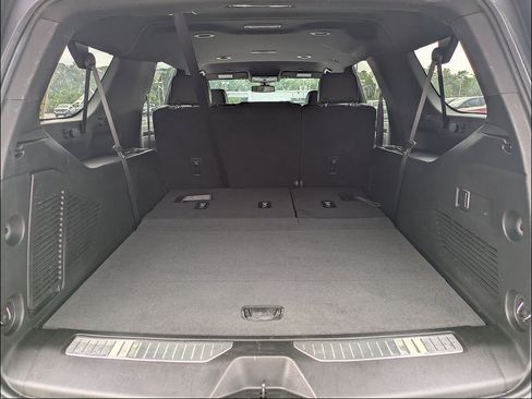 Used 2021 Chevrolet Suburban RST AWD/4WD image 14
