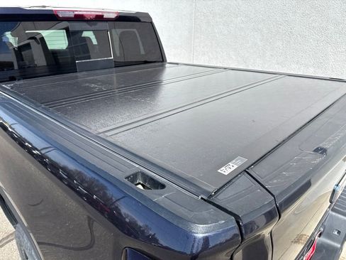 Used 2022 GMC Sierra 1500 AT4 w/ Technology Package AWD/4WD image 5