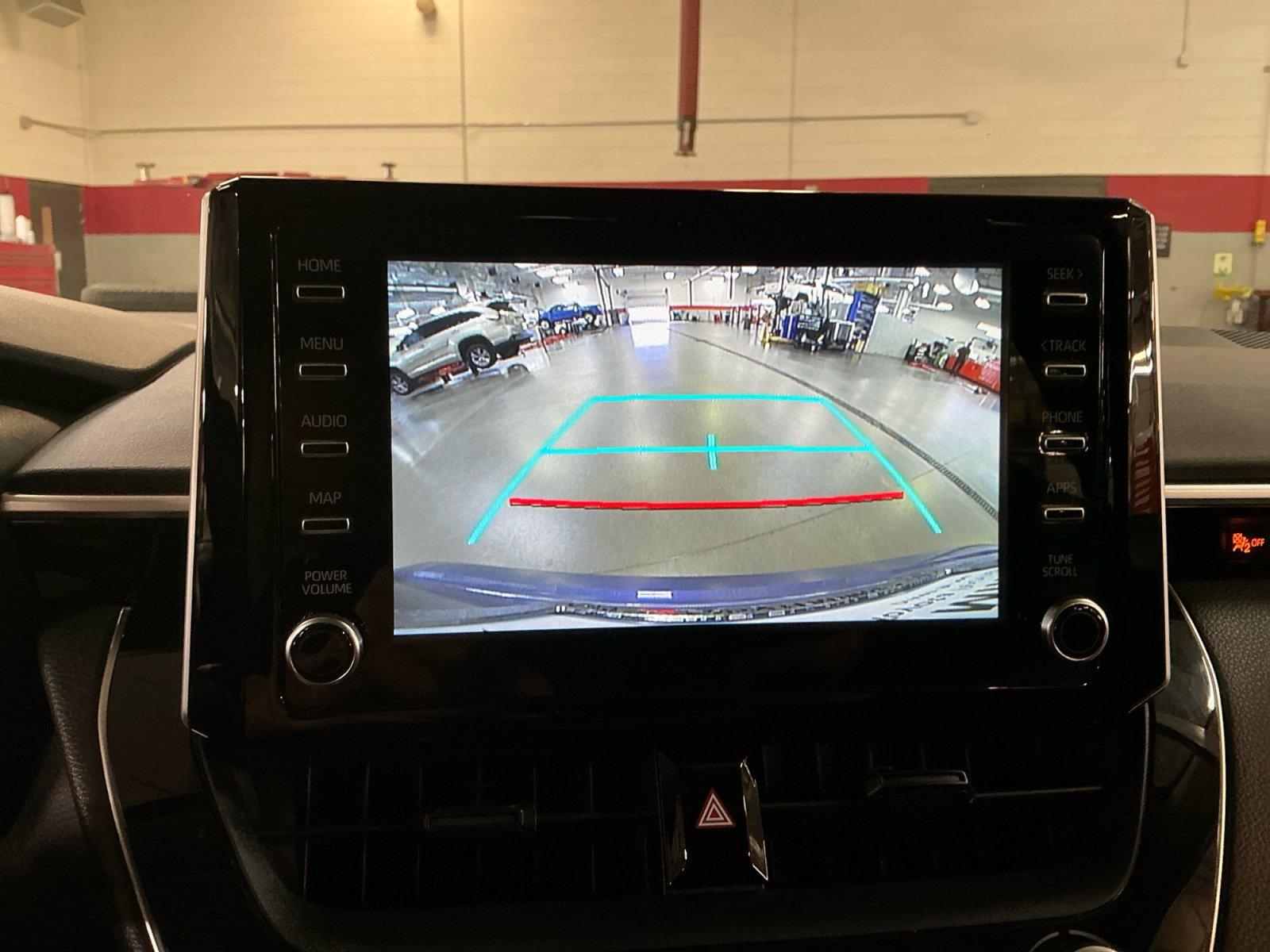 Used 2020 Toyota Corolla LE w/ Carpet Mat Package (TMS) FWD image 29