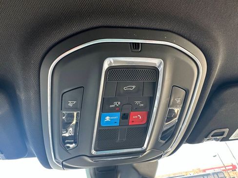 Used 2024 Jeep Grand Cherokee Limited image 27