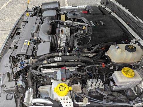 Used 2018 Jeep Wrangler Unlimited Sahara w/ Dual Top Group AWD/4WD image 45