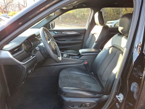 Certified 2023 Jeep Grand Cherokee L Laredo image 15