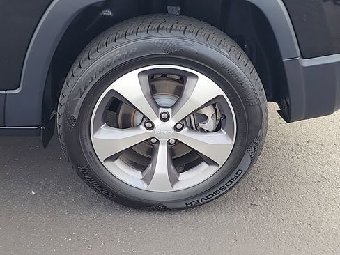 Used 2022 Jeep Cherokee Limited image 12