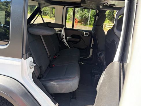 Used 2025 Jeep Wrangler Unlimited Rubicon AWD/4WD image 31