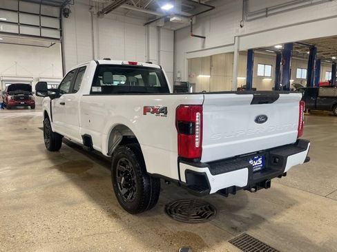 New 2025 Ford F250 XLT w/ FX4 Off-Road Package image 3