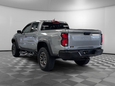Used 2025 Chevrolet Colorado ZR2 w/ Technology Package AWD/4WD image 6