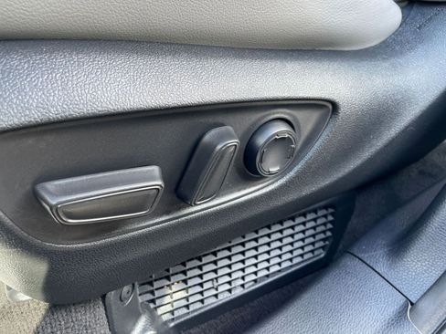 Used 2025 Toyota Sienna XLE image 25