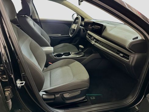 Used 2025 Kia K4 LXS image 32