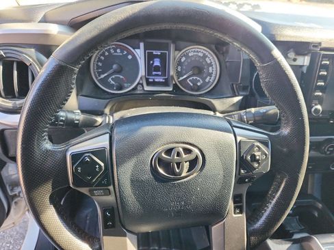 Used 2020 Toyota Tacoma SR5 w/ SR5 Appearance Package (SM) RWD image 12