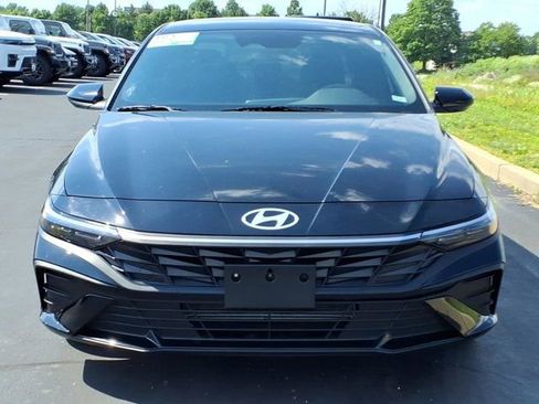 Used 2025 Hyundai Elantra Sport FWD image 32