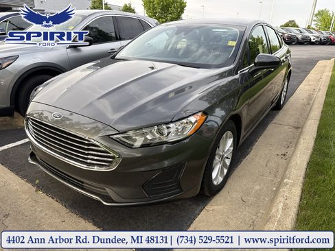 Used 2020 Ford Fusion SE FWD image 1