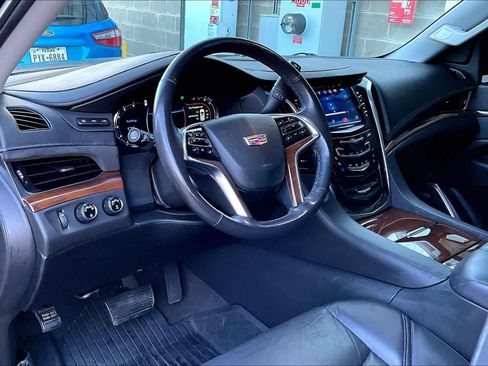 Used 2020 Cadillac Escalade Luxury image 16