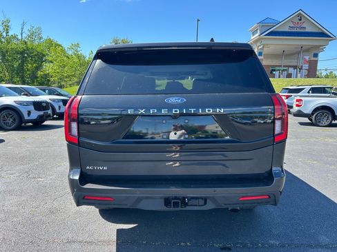 Used 2025 Ford Expedition Active AWD/4WD image 6